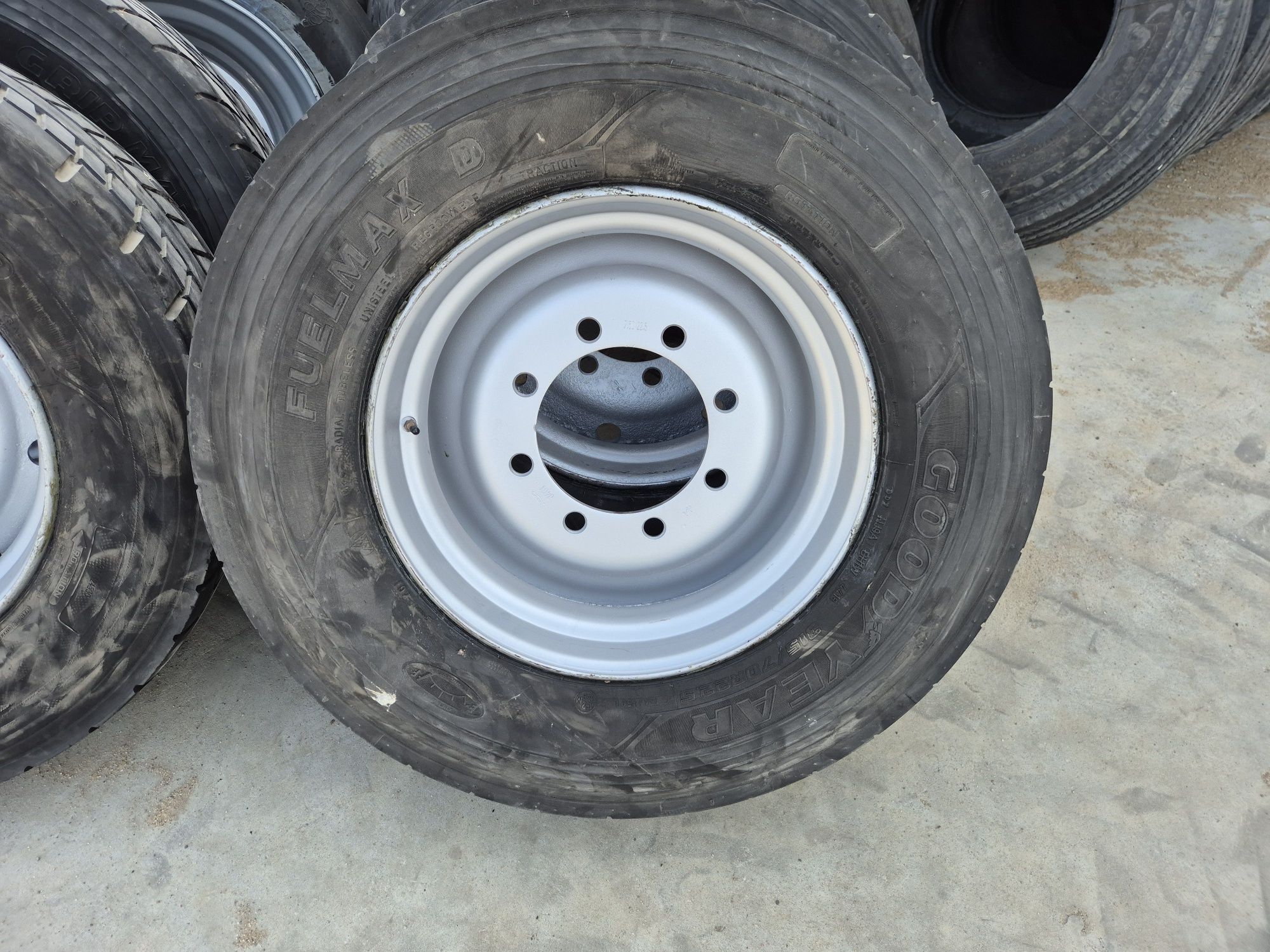 Koła bezdętkowe 315/70 R22.5 8 otworów Autosan D50, D55,HW HL6011,8011