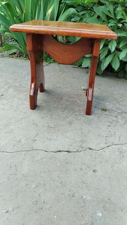 Дерев'яний стілець .