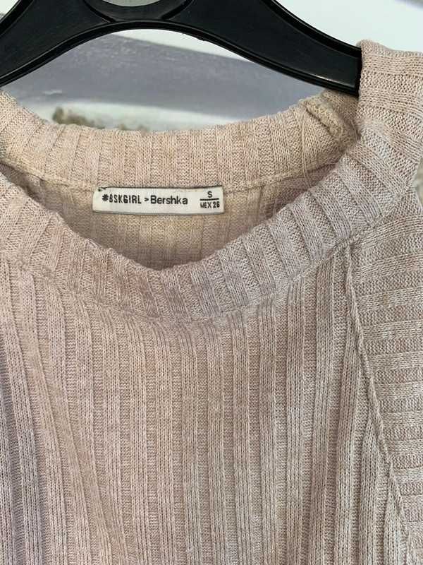 Top curto e justo creme Bershka