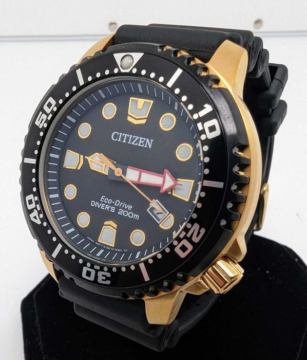 Relógio masculino Citizen Eco-Drive Promaster tom dourado