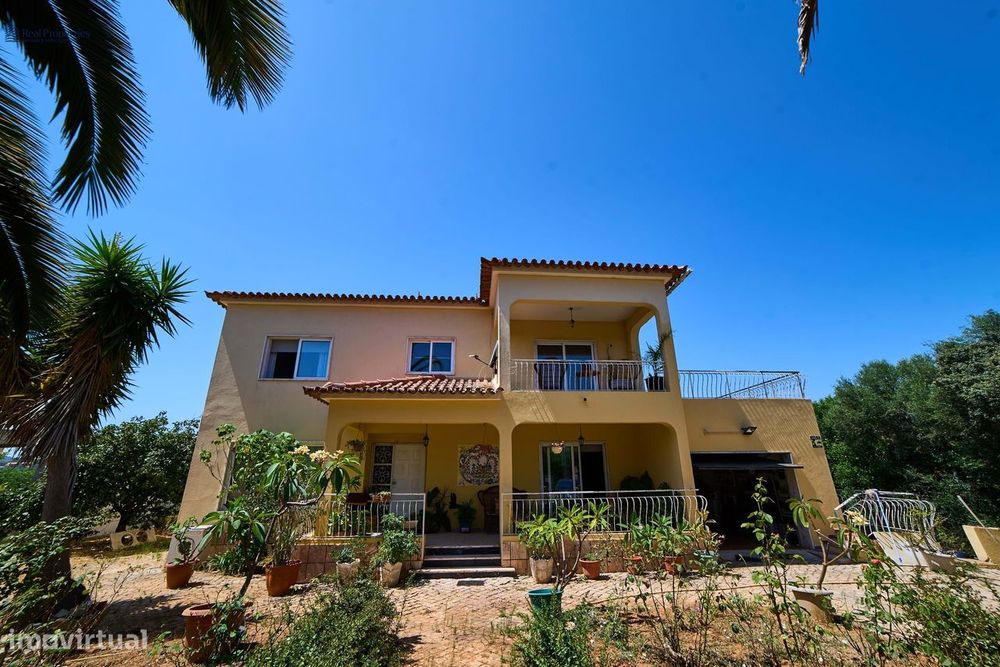 Moradia T3 com Terreno Amplo – Tranquilidade Perto de Loulé e das Prai