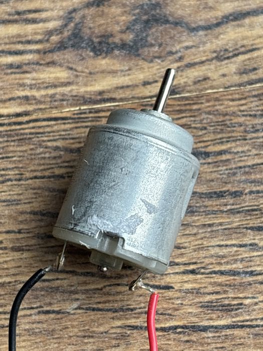 Silnik elektryczny 1,5V