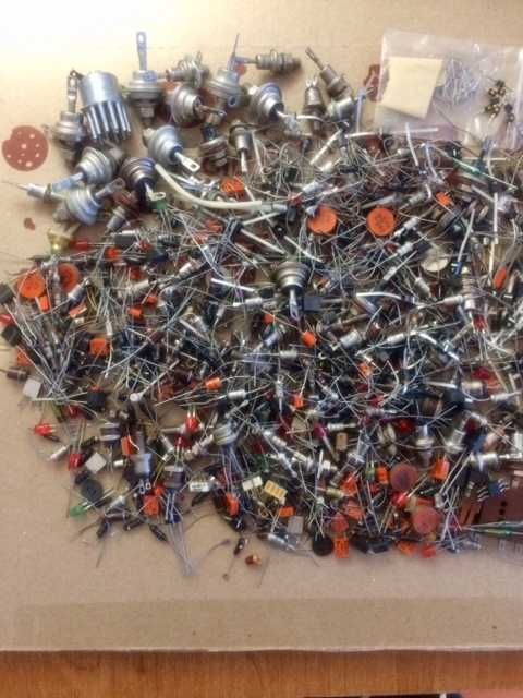 Светодиоды диоды варикапы трубчатые конденсаторы 2Д202