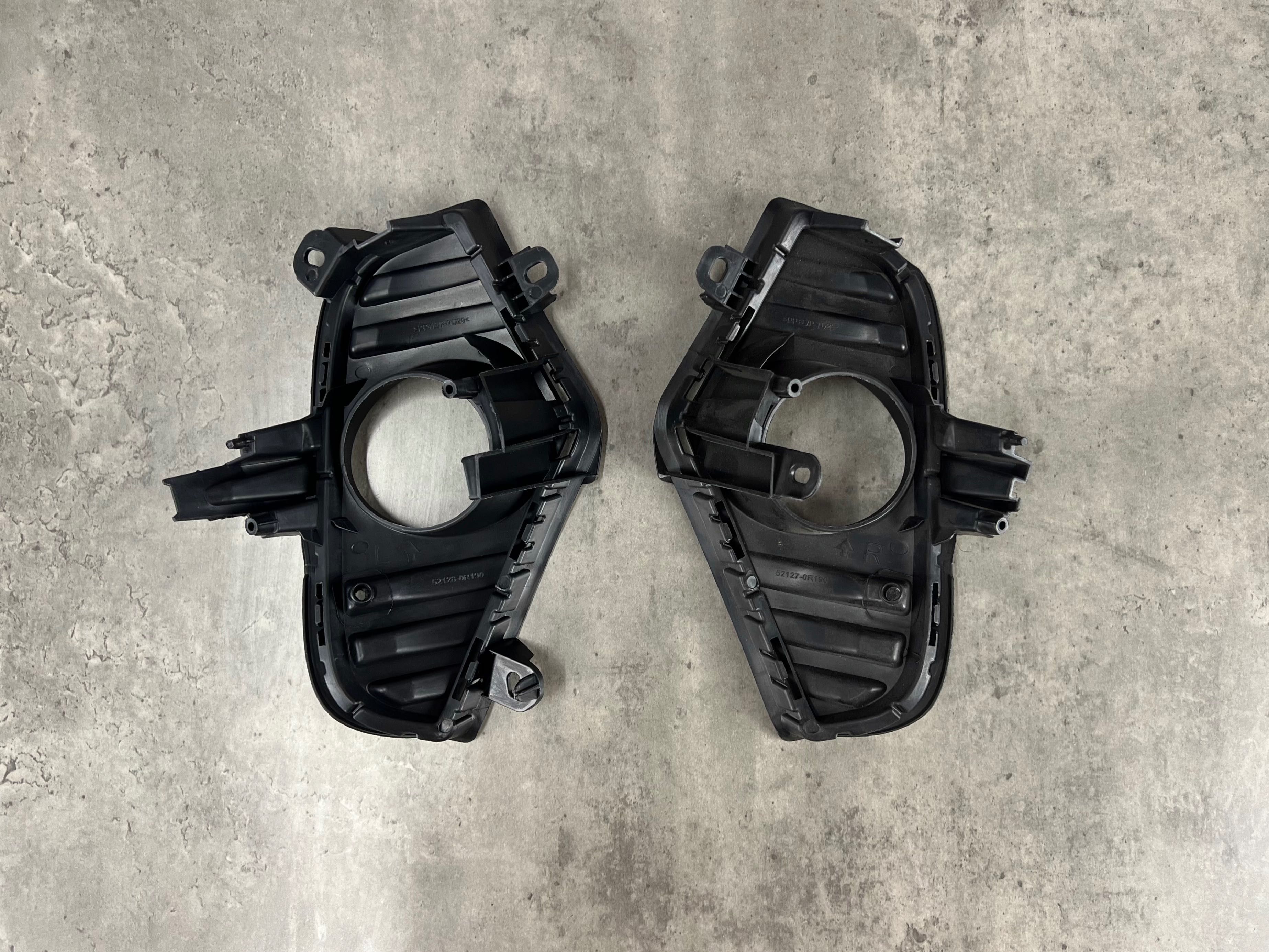 Решітка в бампер - TOYOTA RAV 4 ( XA50 ) 52128-42190 / 52127-42190