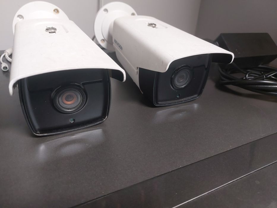 Dwie kamery IP 2MP + switch PoE - zestaw do monitoringu