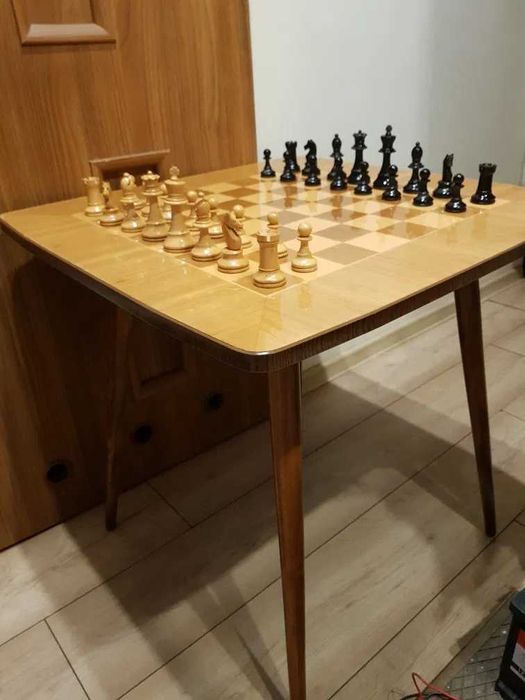 stolik szachowy z intarsją, pole 5 cm