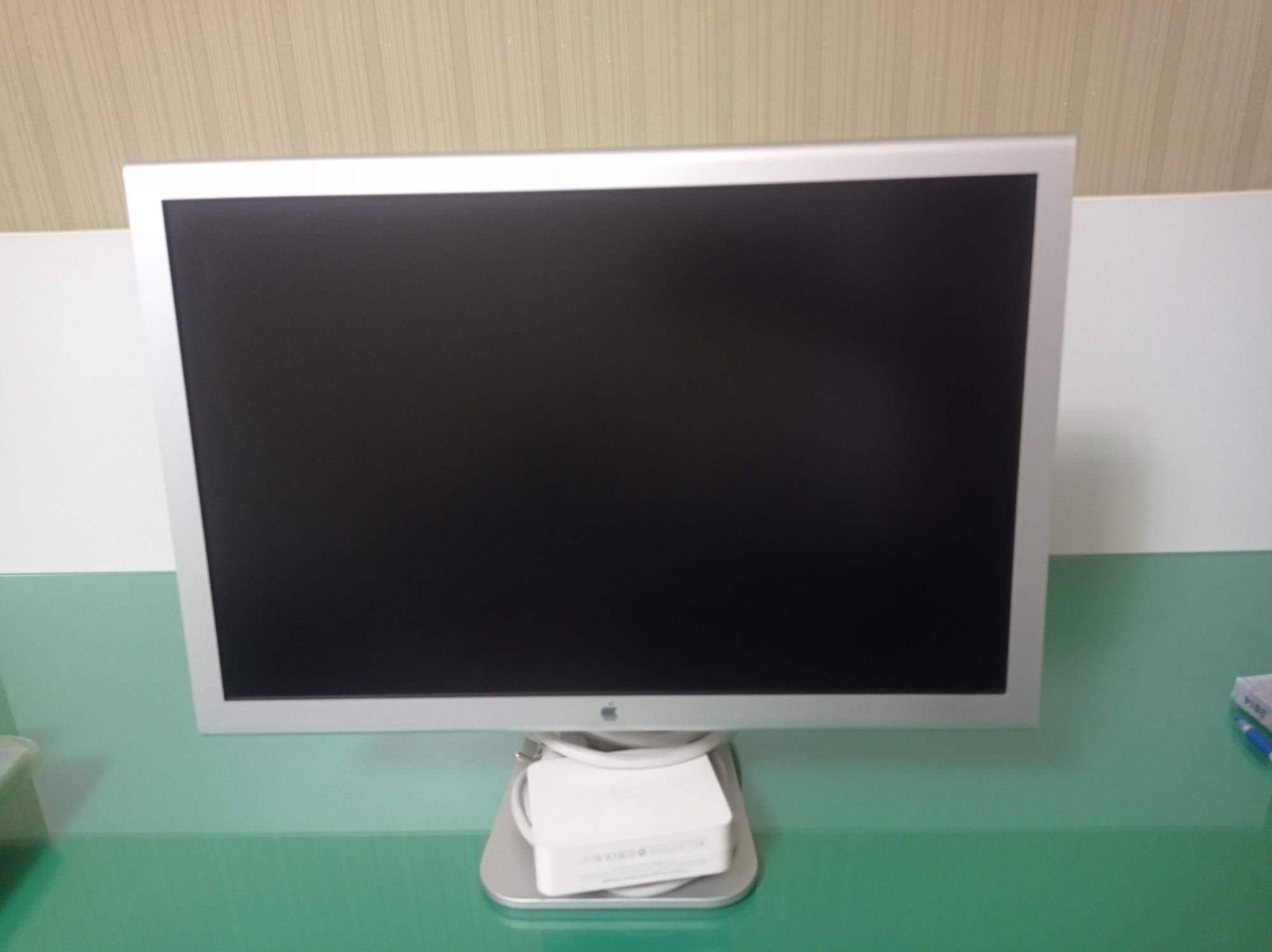 Монитор Apple cinema display