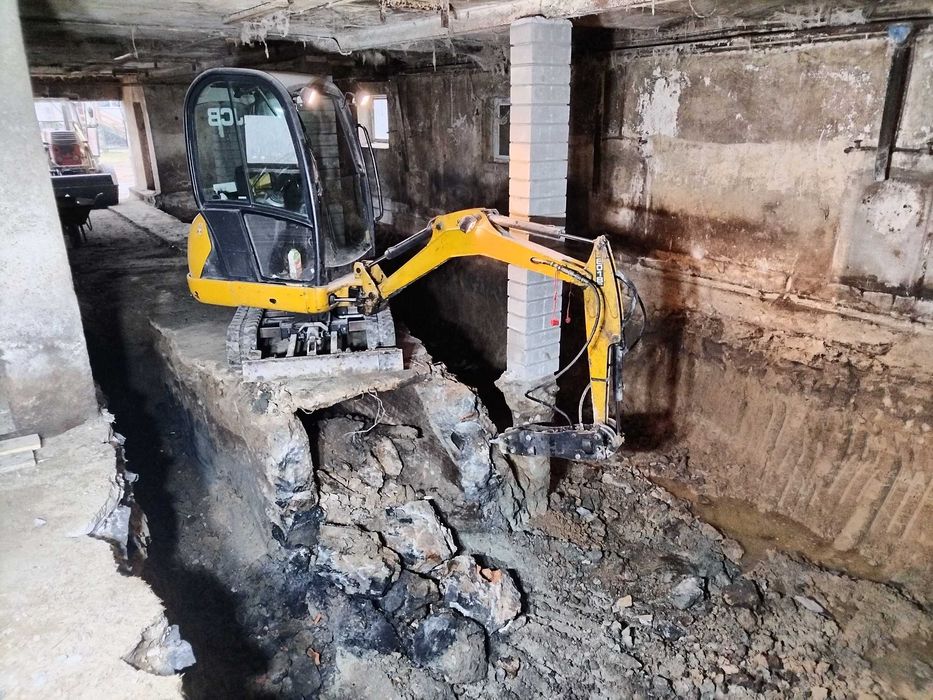 usługi minikoparka JCB 8018 kucie betonu młotem, wiertnica gleby ziemi