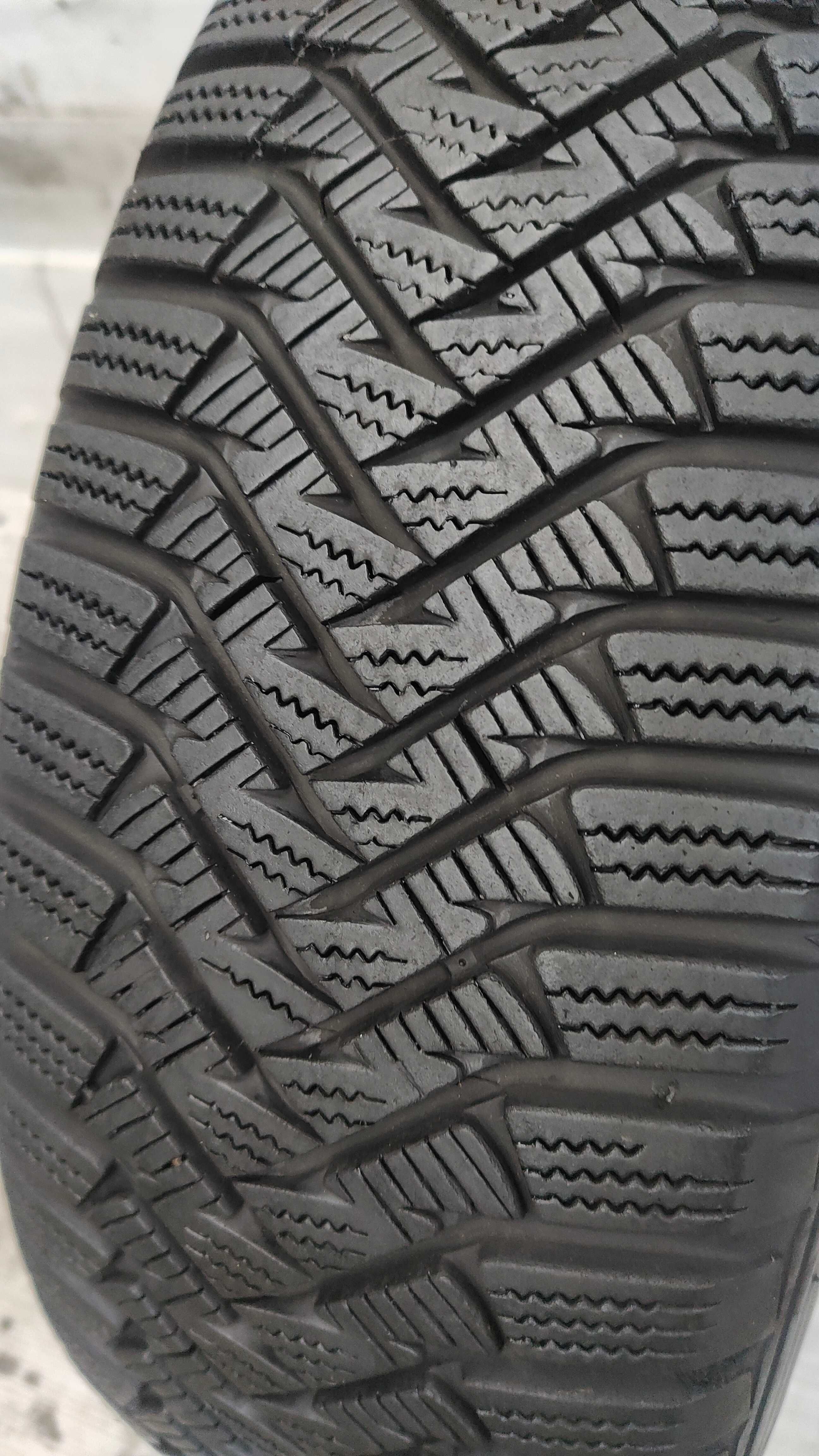 Opona Zimowa 185/65/15 Laufen 7mm 2020r