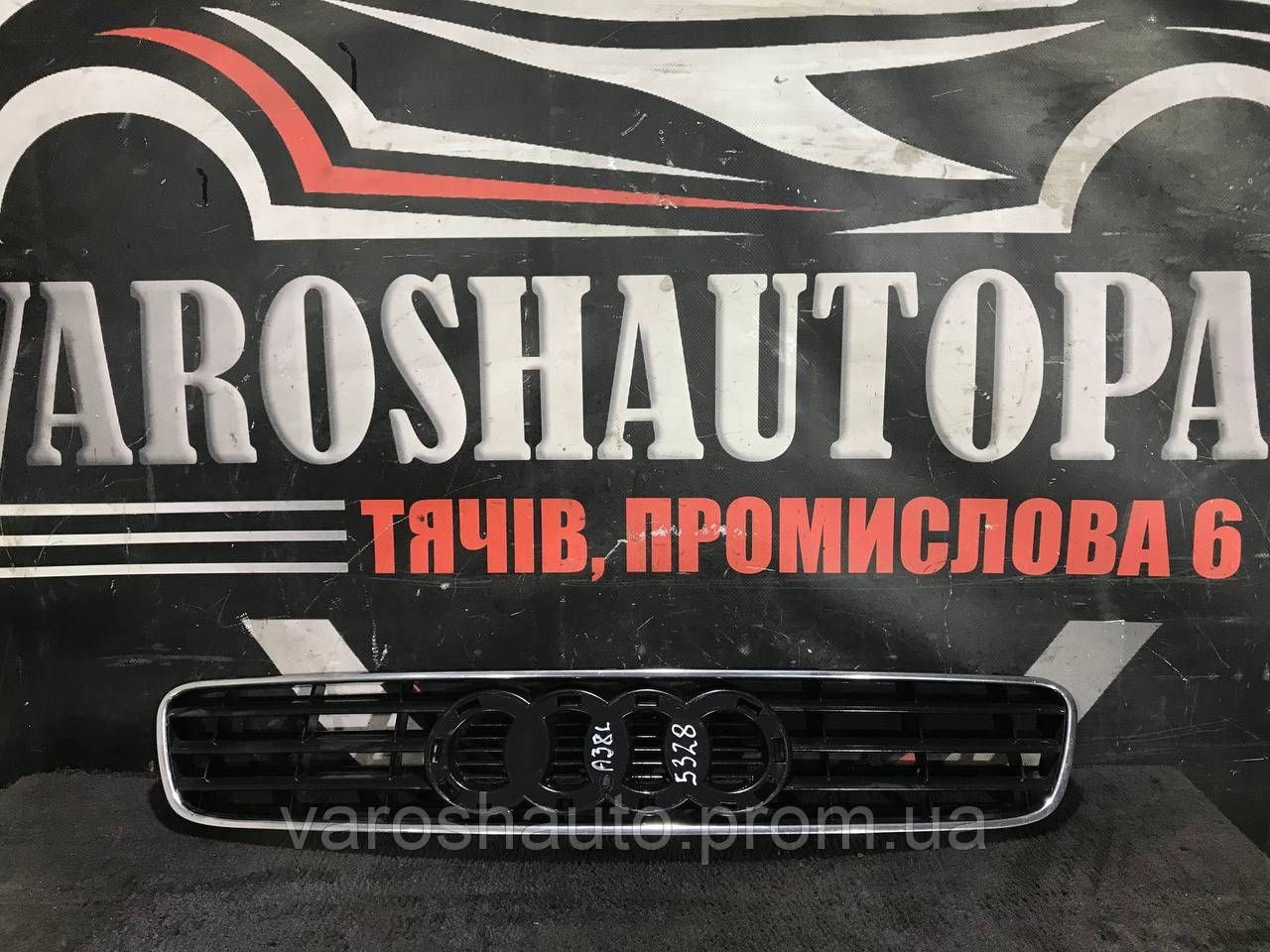Решітка радіатора Audi A3 8L 8L0807683 5328