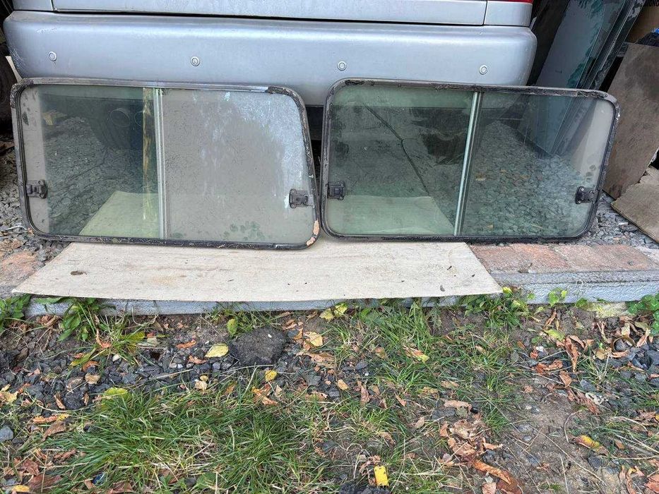 Задні бокові стекла з форточками Toyota Land Cruiser 78