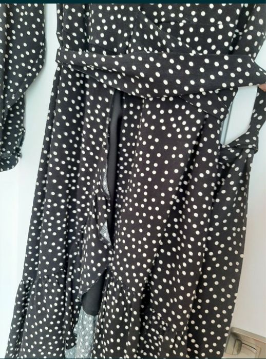 Czarna sukienka w kropki Taranko 36