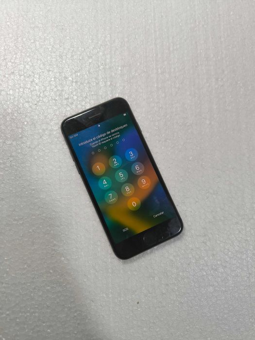 Iphone SE2020 з кодом захисту