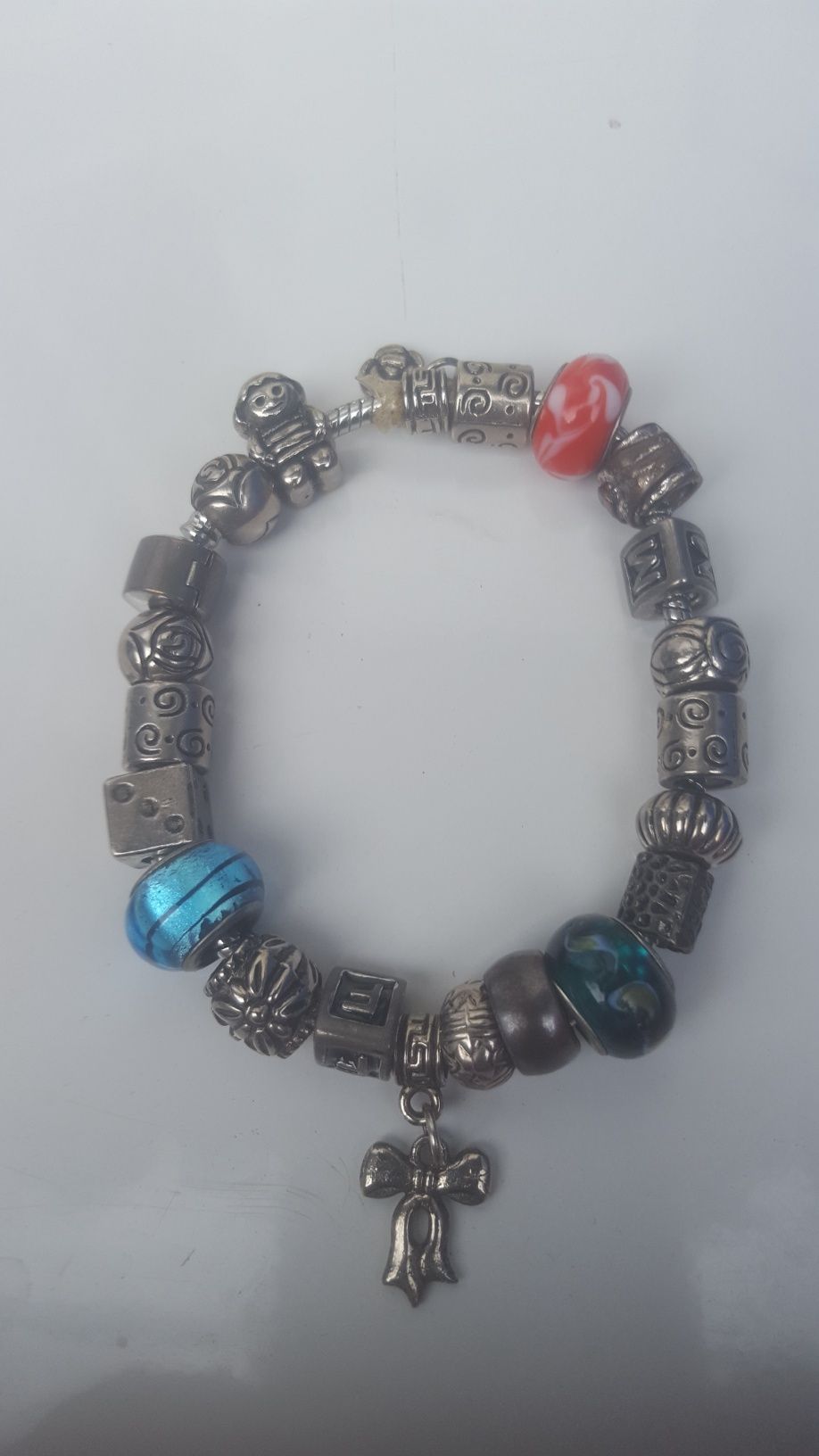 Pulseira para  Senhora  com diversos  pendentes