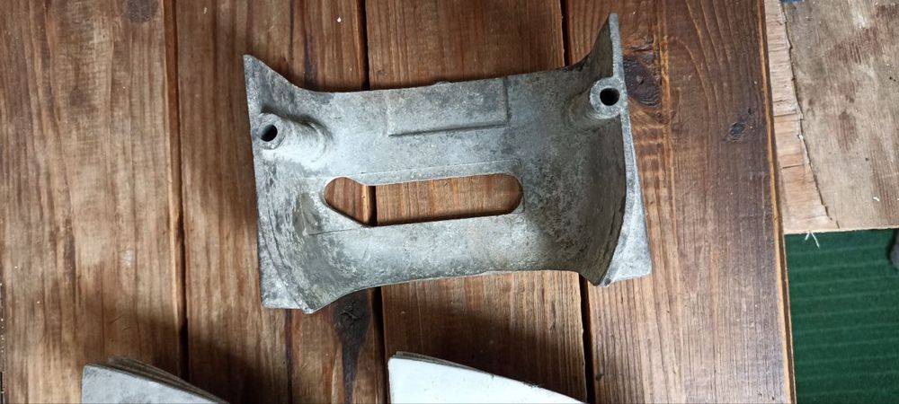 Кришки захисту карбюраторів з мотоциклів ява та ковровець.