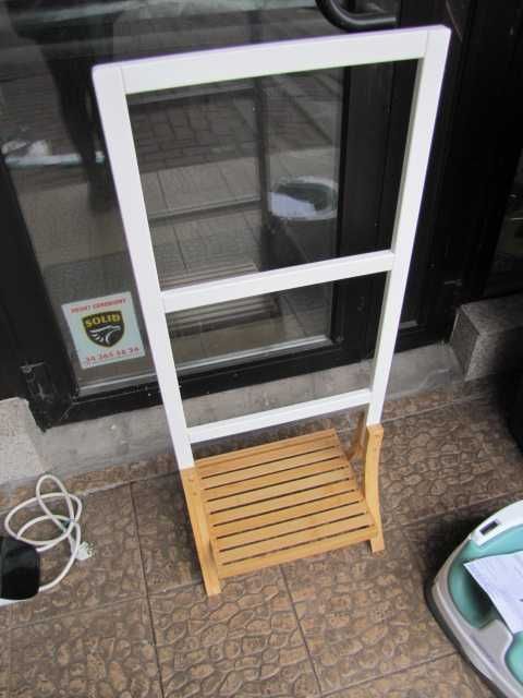 Relaxdays Wieszak na ręczniki stojący z 3 drążkami łazienkowy