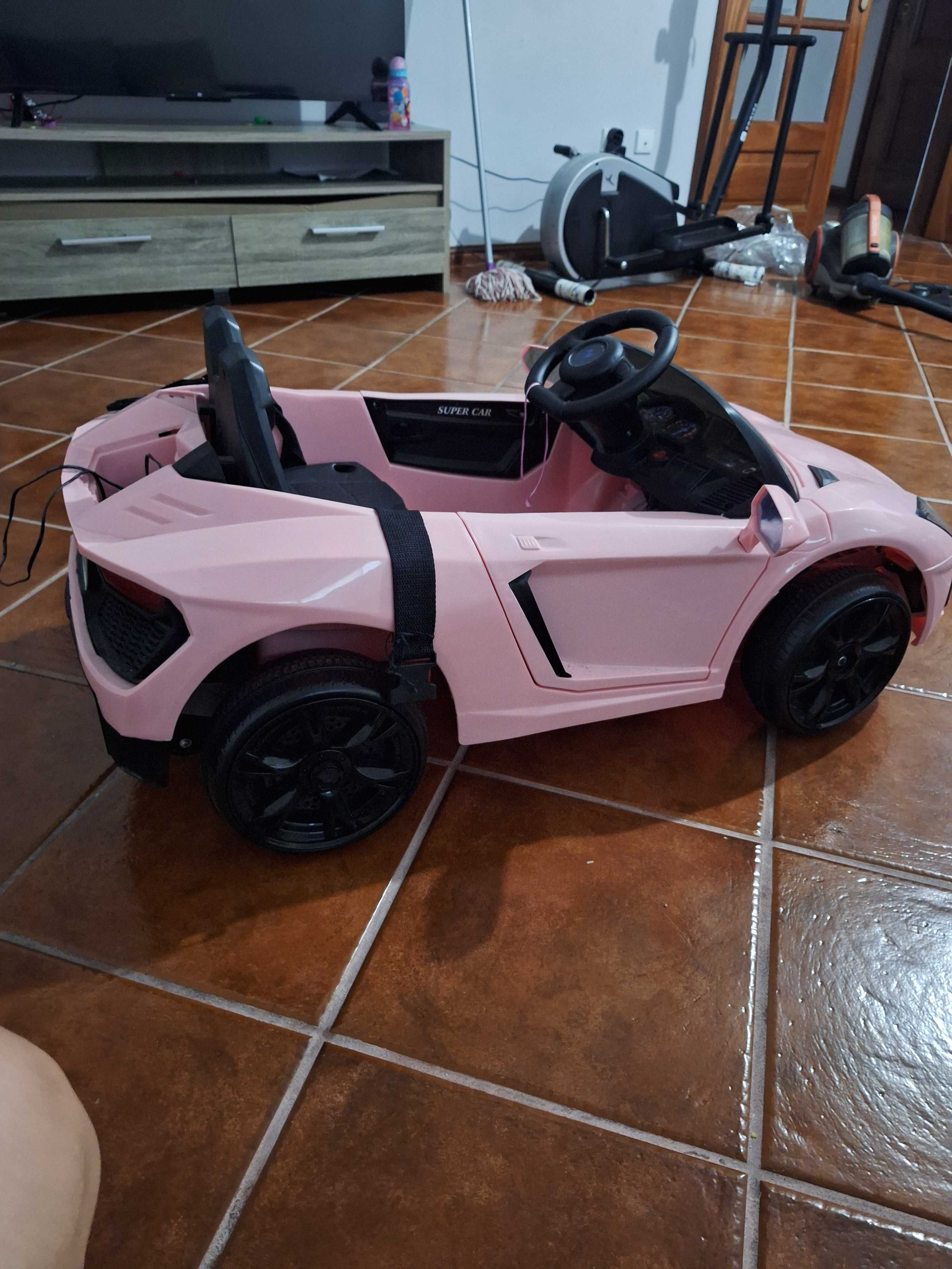 Carro eléctrico de criança