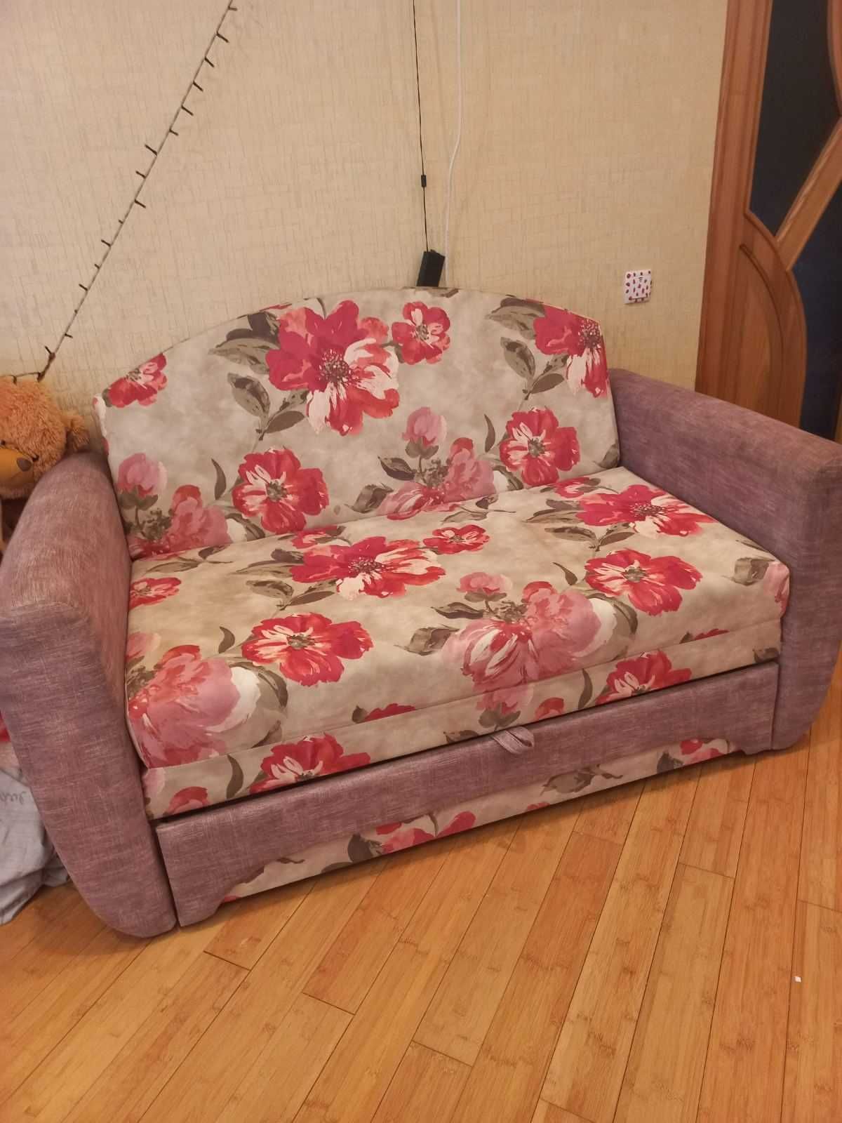 Продам диван майже новий