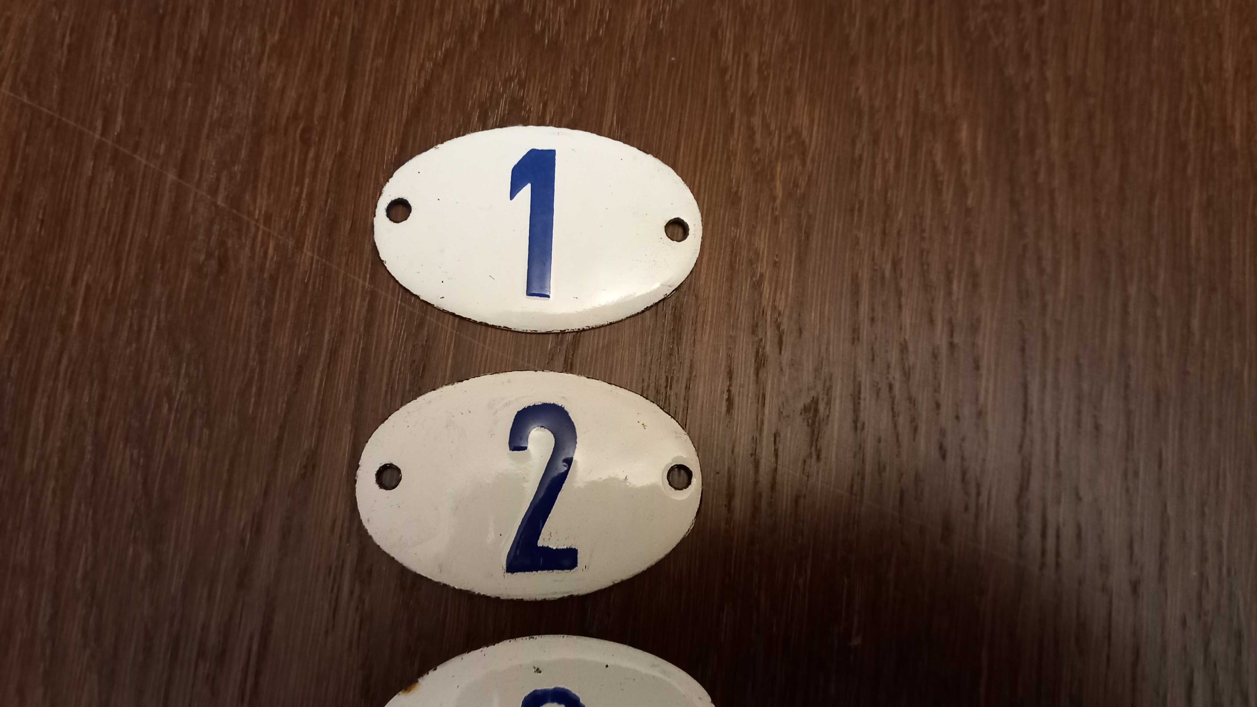 Stare emaliowane tabliczki z numerem PRL cena za komplet od 1 do 5