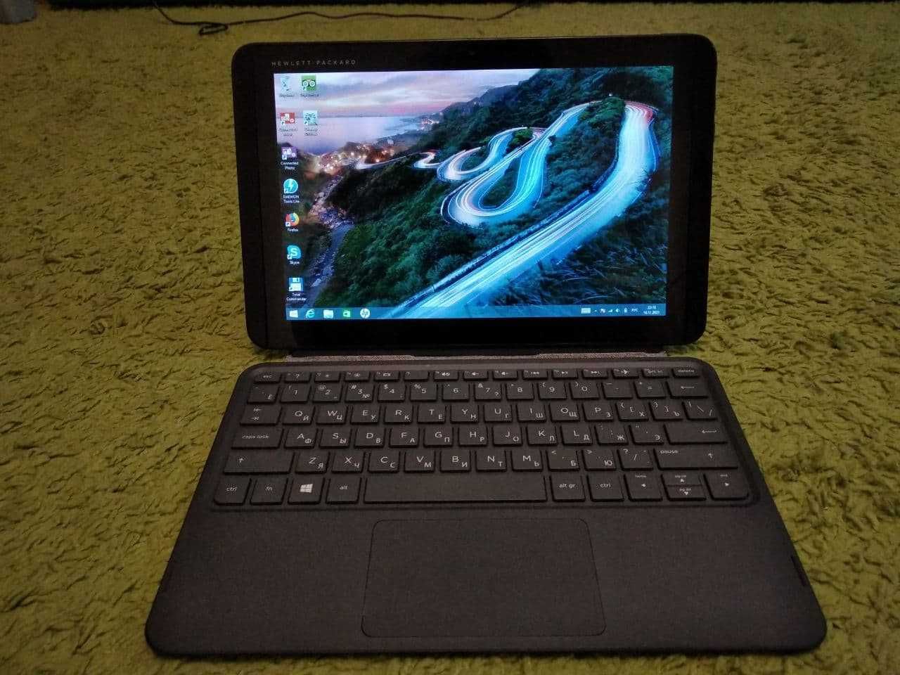 Продам 2-в-1 ноутбук-планшет HP Pavilion x2 10