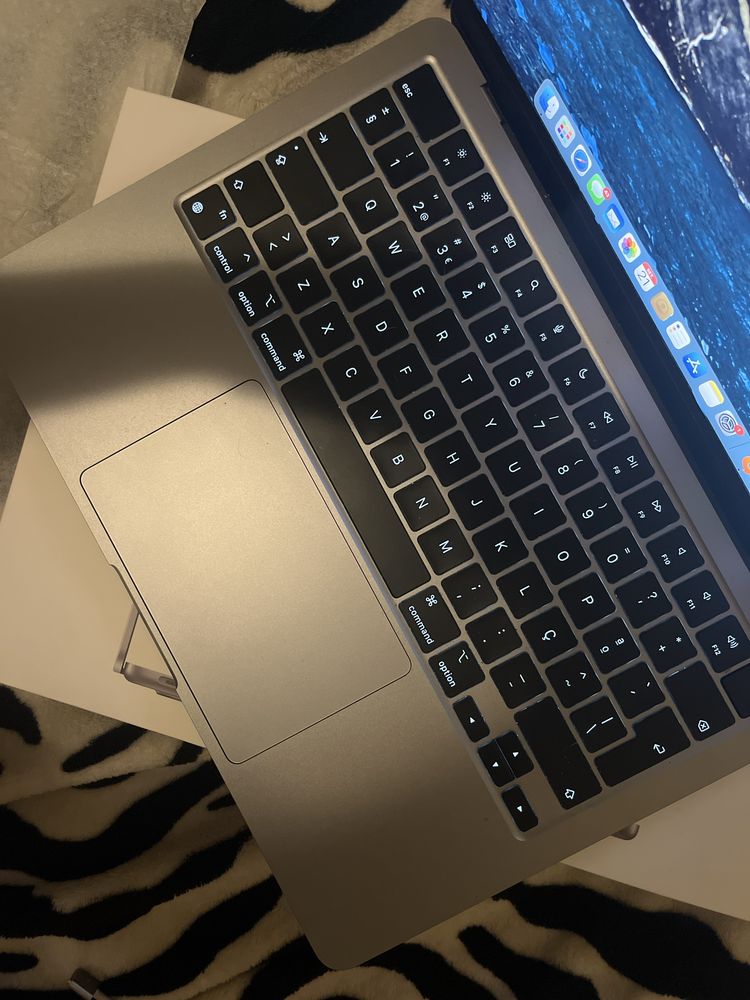 MacBook Air M2 13,6p