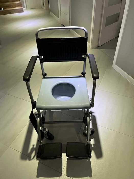 Przenośne WC na wózku