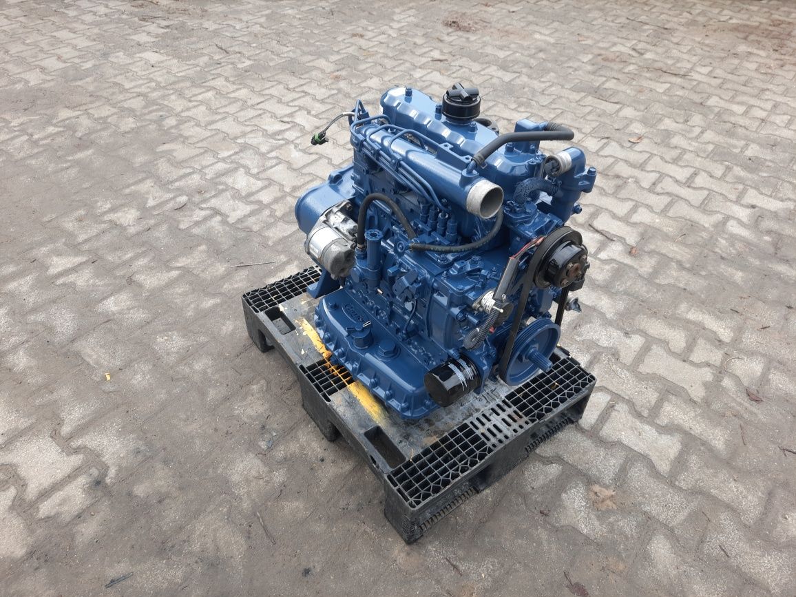 Silnik Kubota V2203 V1902 4 cylindrowy yanmar
