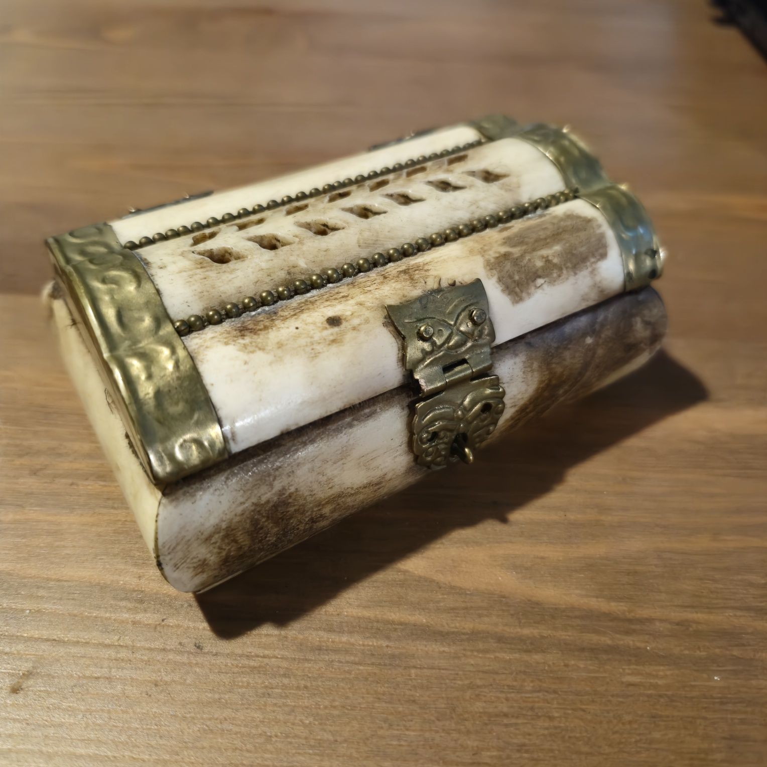 Szkatułka, kuferek z kości WROCŁAW