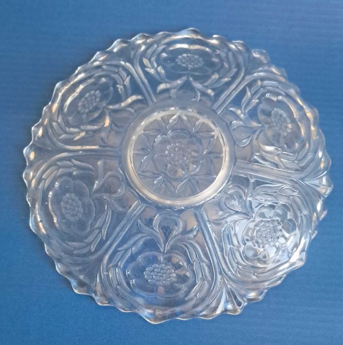 Lindíssimo Prato Antigo em Vidro Prensado Incolor