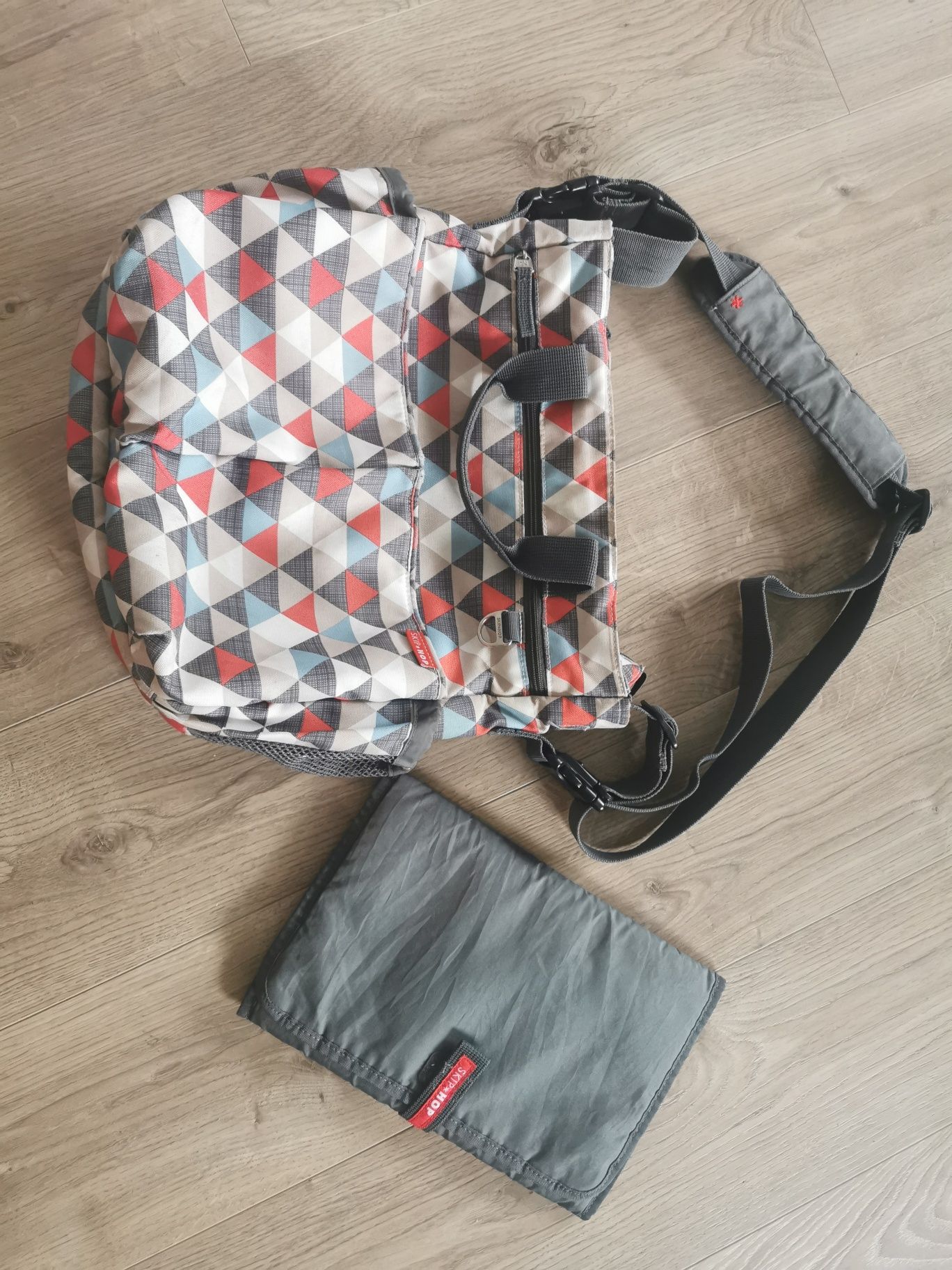 Torba Skip Hop Duo Signature triangles