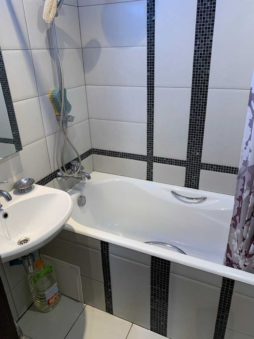 Двухкомнатная Ахматовой срочно продам