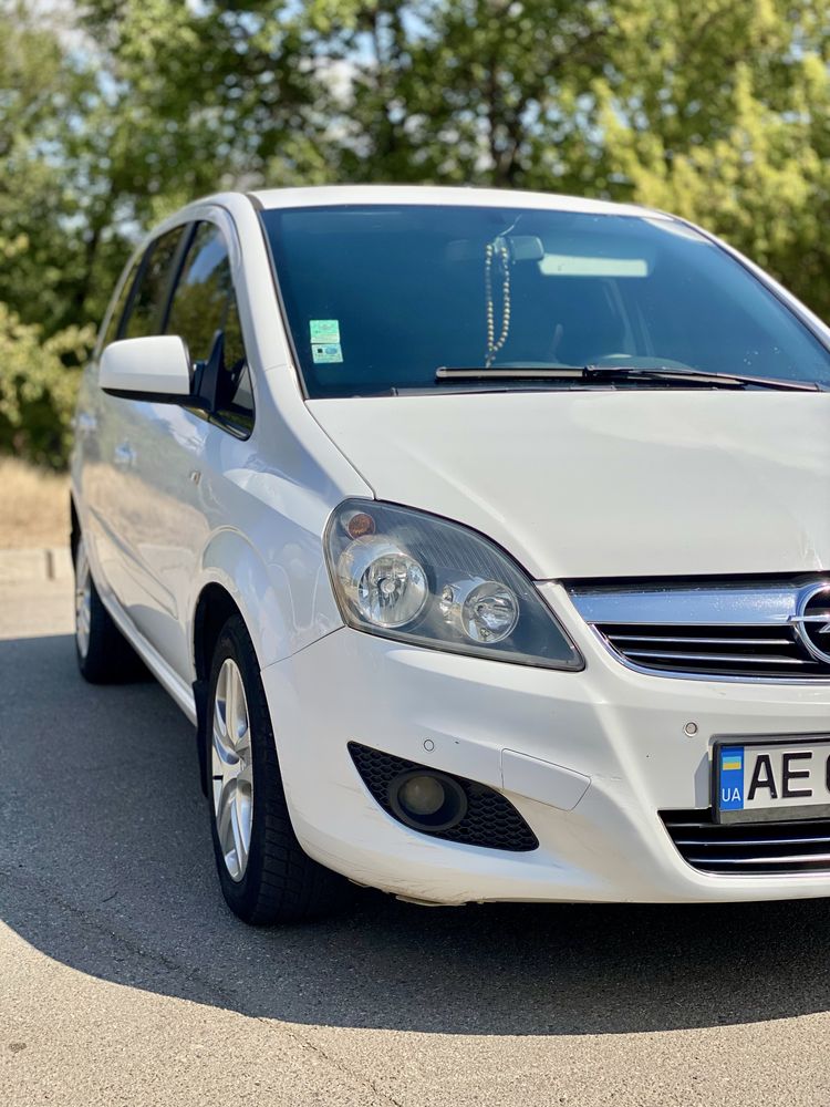 Продам автомобіль opel zafira 2011 1.6 CNG