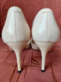 Жіночі        туфлі