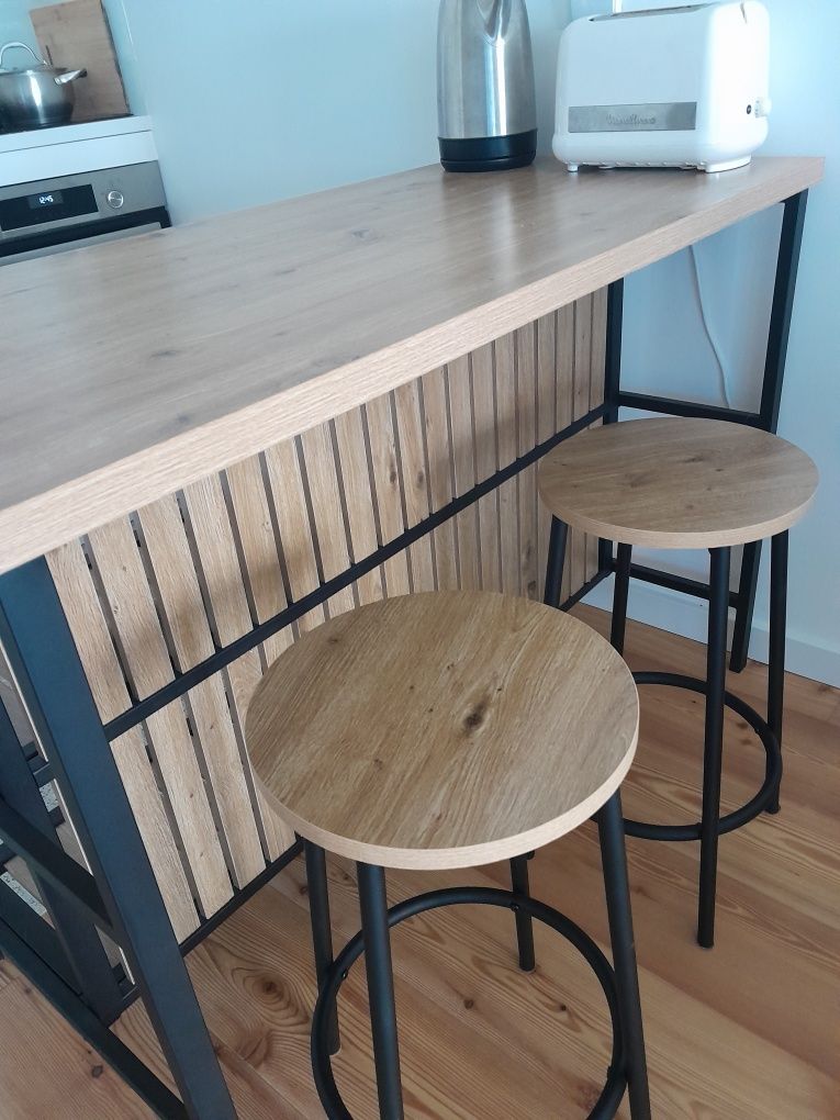 Mesa apoio cozinha/sala e bancos