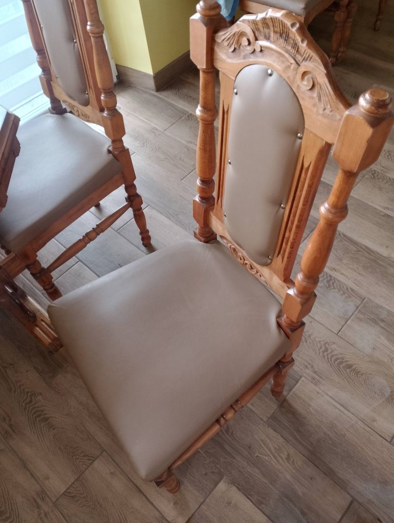 Stół drewniany + 8 krzeseł Kalwaria