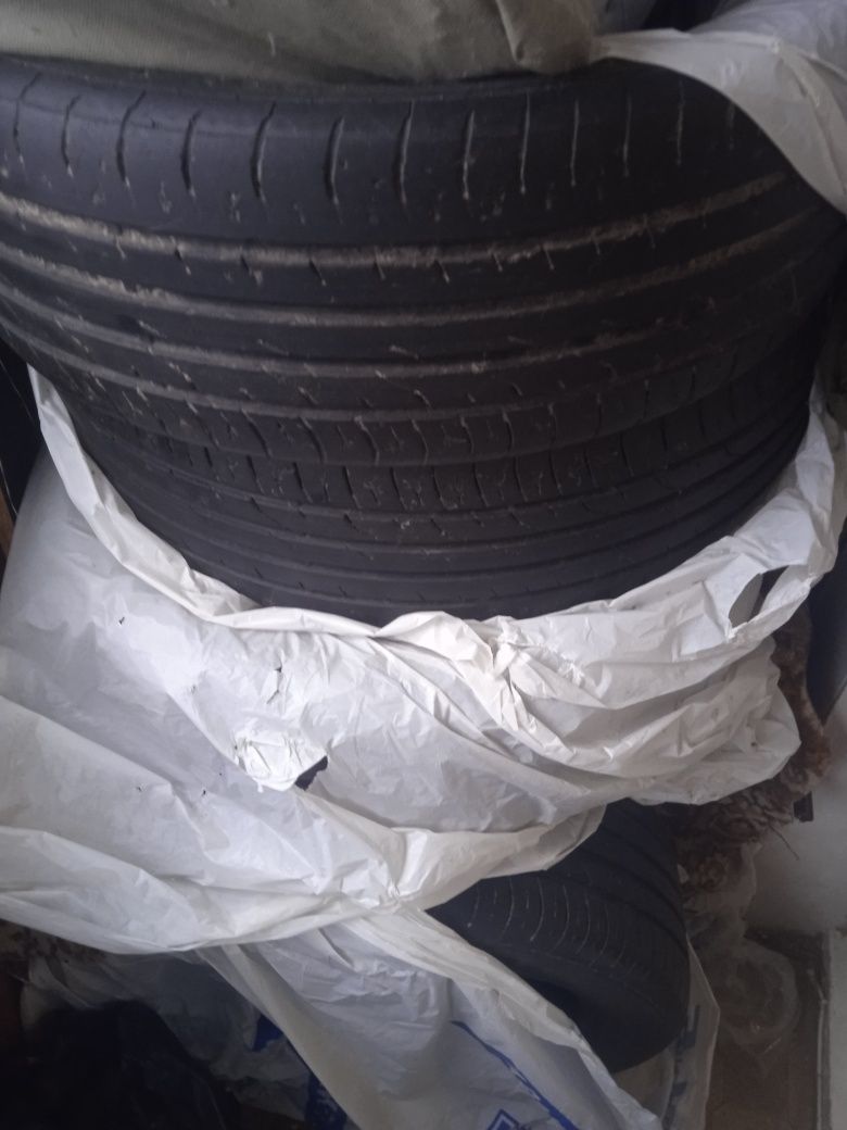 Продам літню резину 215/55 R18