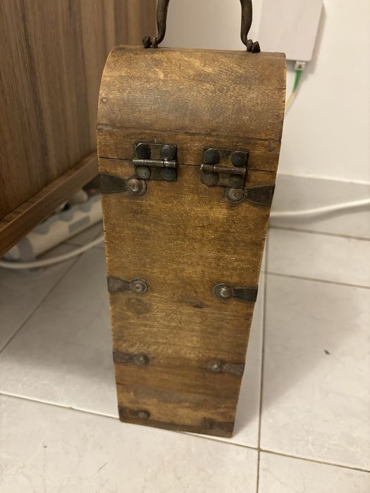 Caixa antiga de madeira