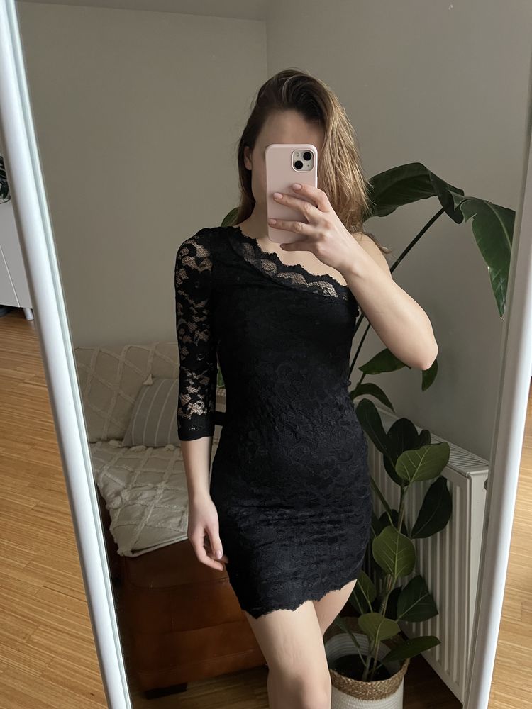 Czarna koronkowa sukienka mini Asos