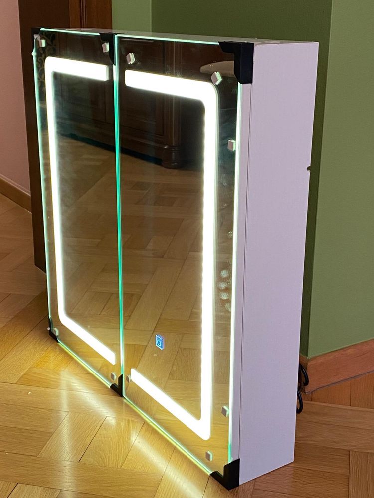 Szafka łazienkowa z lustrem i oświetleniem LED 65x65x13 cm