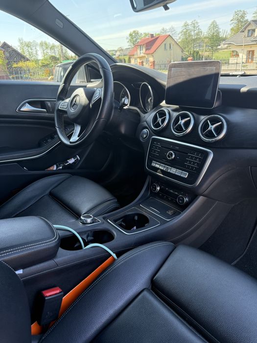 Mercedes cla250.