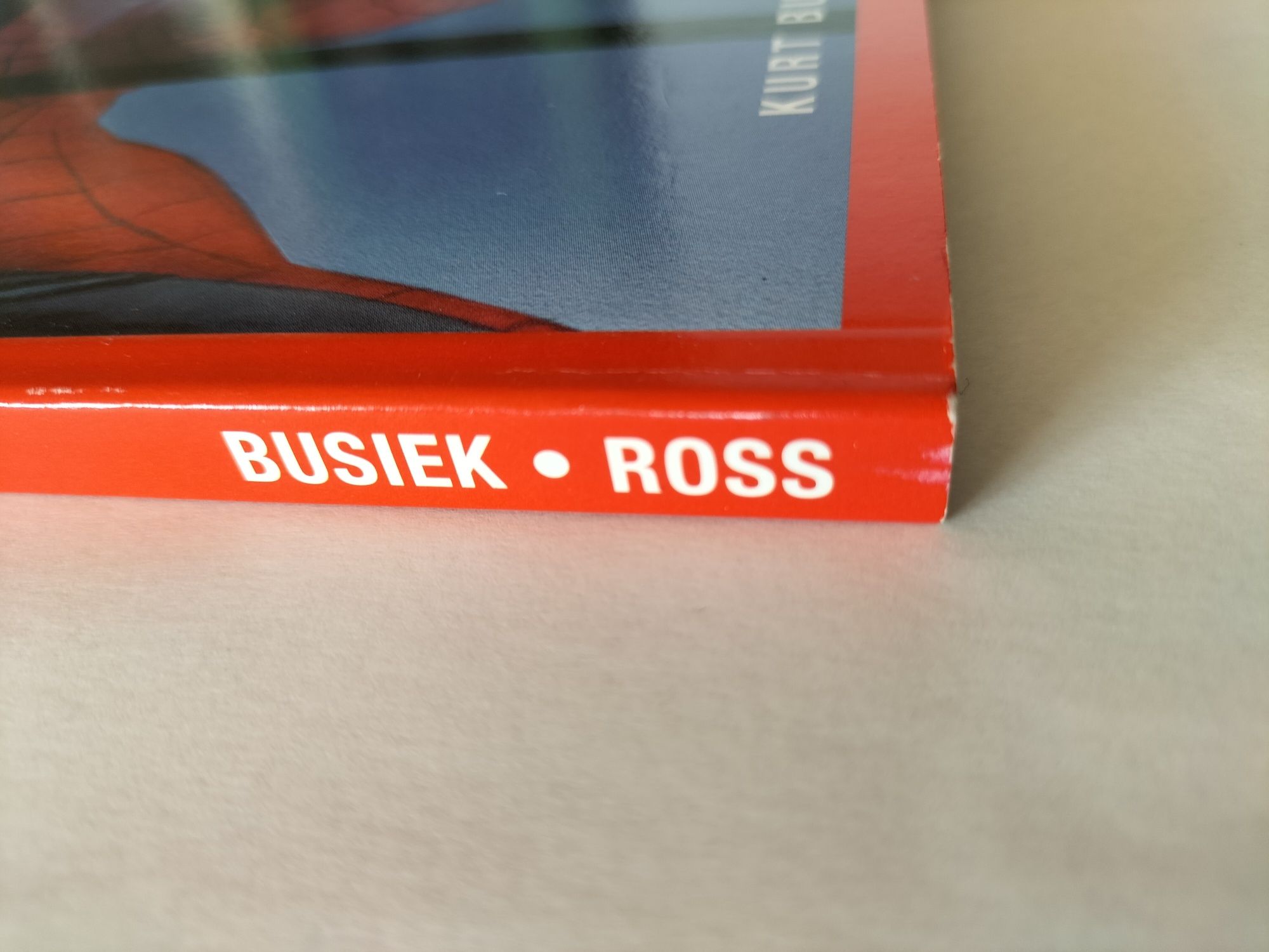 Livro Marvels de Alex Ross e Kurt Busiek