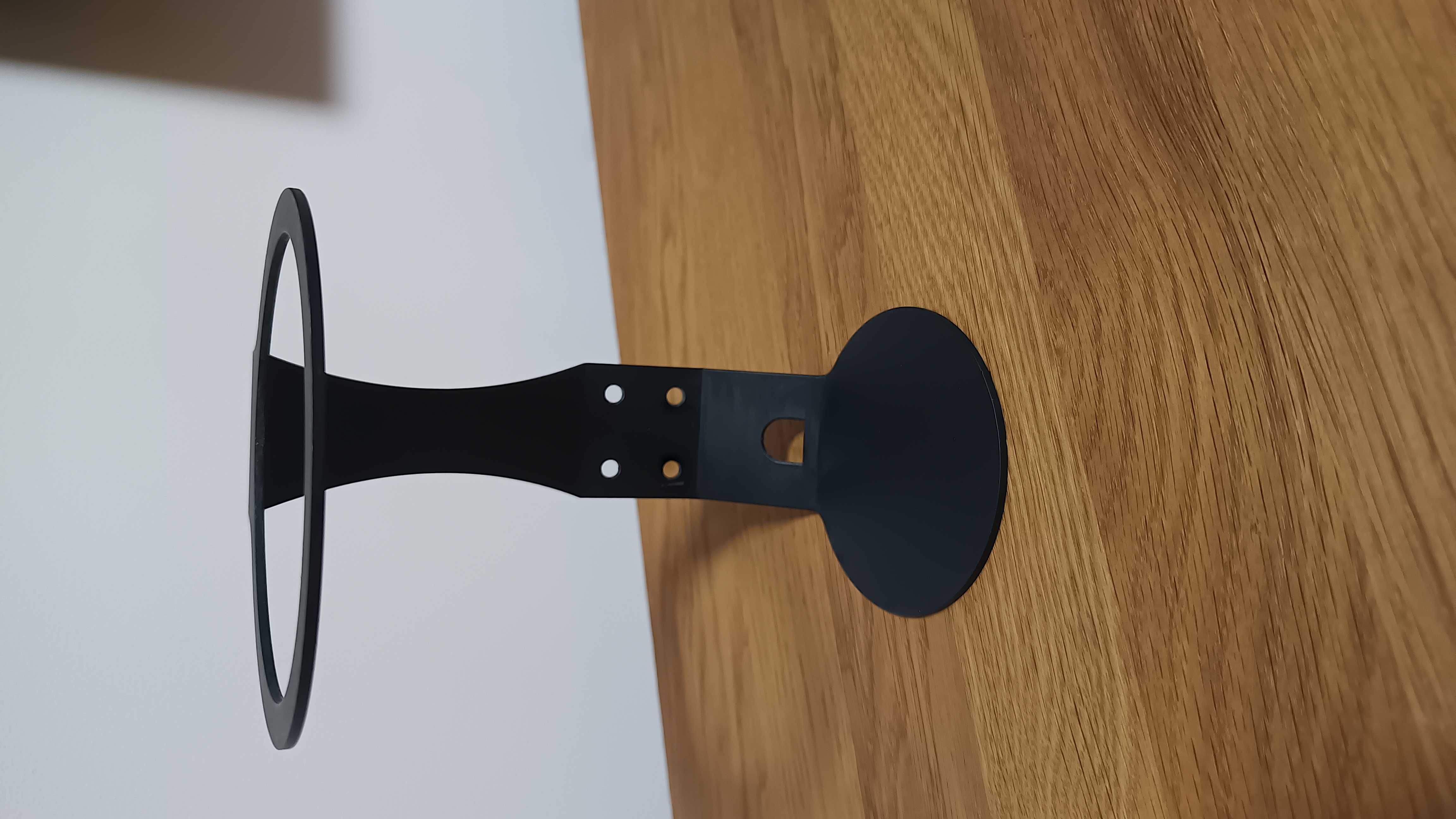 Głośnik Amazon Echo pierwszej generacji z uchwytem i zasilaczem
