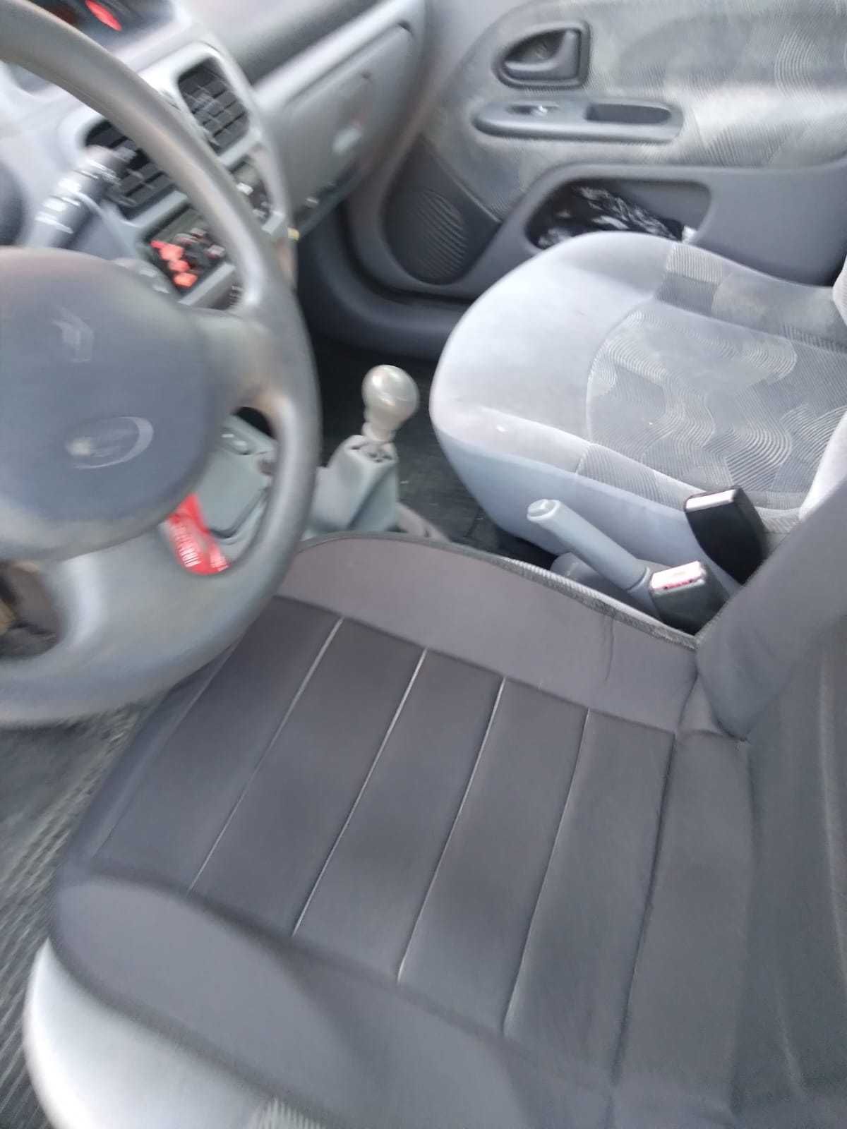 Renault Clio - 2001 Gasolina