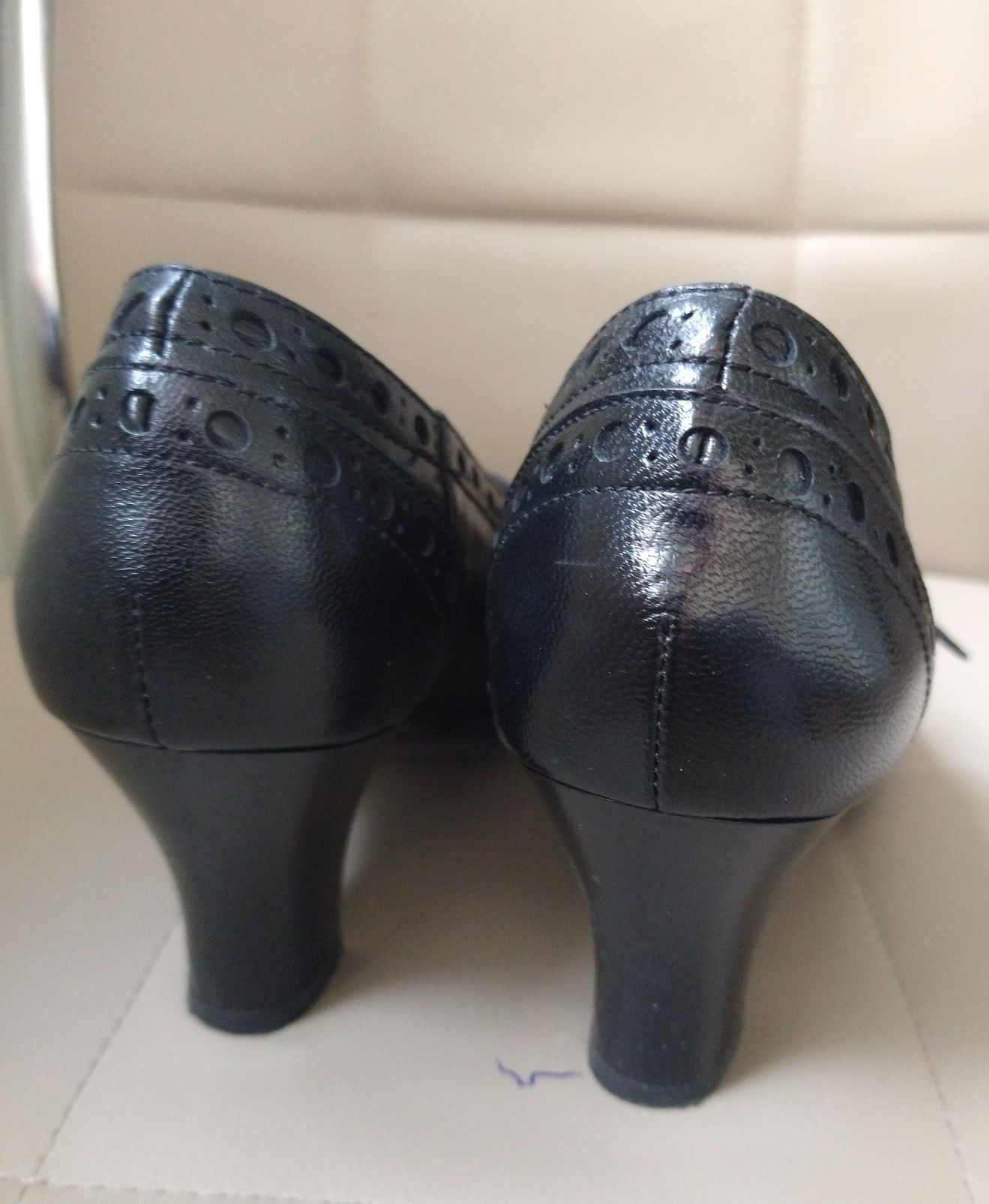 Buty damskie Lorenzo skóra 38 plus 1 para gratis