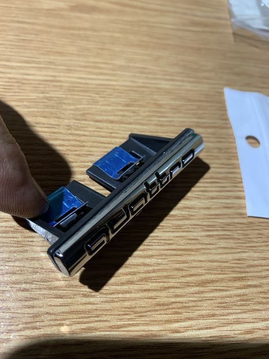 Емблема шильдик audi quattro