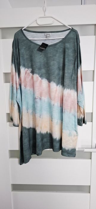 Bluzka, nowa z metką. Rozmiar 58. Pachy 77cm.