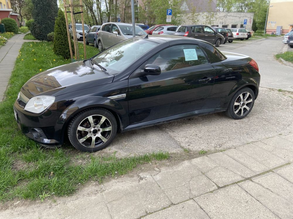 Opel Tigra Twin Top 1.4 1 364 cm3  2009