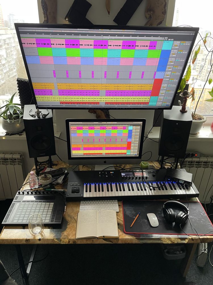 Ищу учителя/помошника в Ableton.Ищу колег,группу.