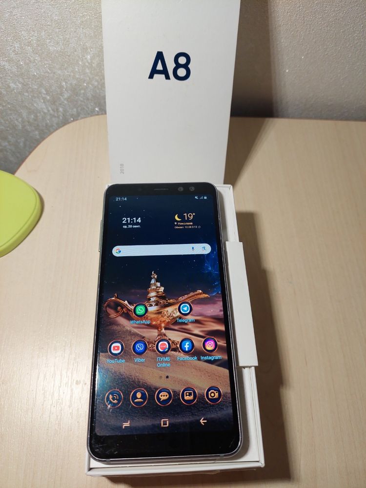 Samsung A8 телефон мобильный