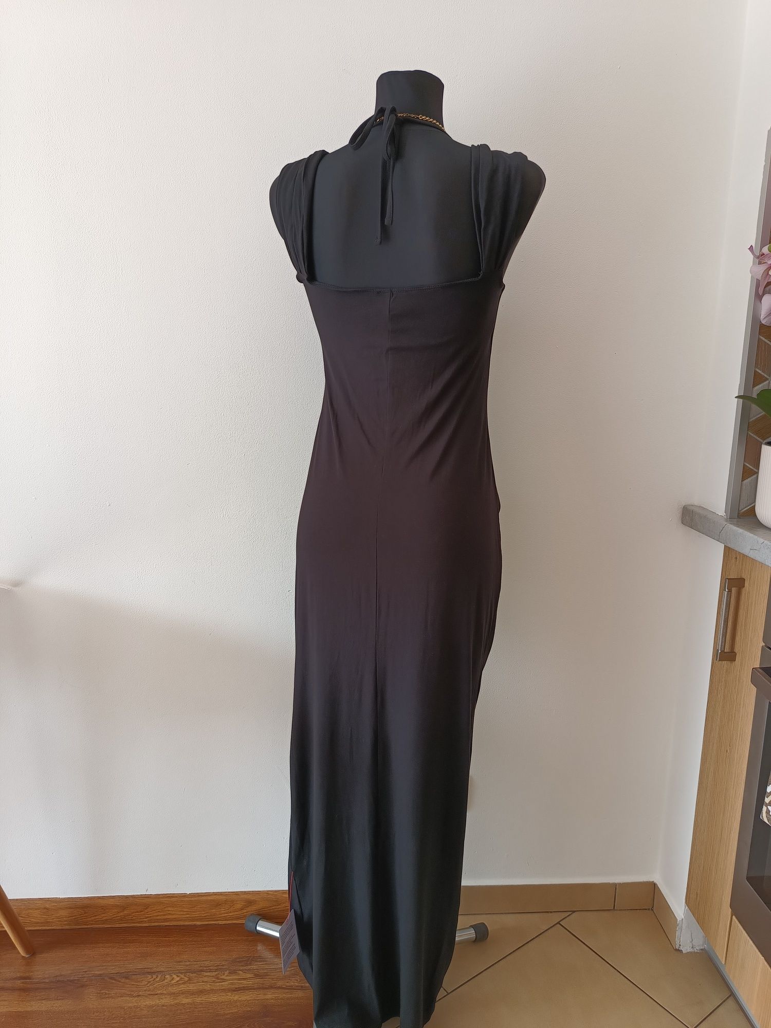 Czarna suknia z marszczeniem ASOS Design